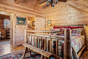 2 bedrooms, iron/ironing board, free WiFi, bed sheets - HotTub•2KingStes•HandBuilt•FreeDollywoodTkt (CCH) (Gatlinburg)