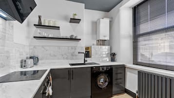 Luxury Apartment, Private Bathroom (Holyrood) | Private kitchen