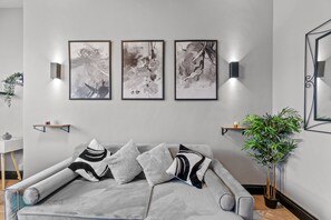 Luxury Apartment, Private Bathroom (Holyrood) | Lounge - 1 Bed- Holyrood Retreat (Plymouth)
