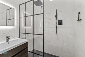 Luxury Apartment, Private Bathroom (Holyrood) | Bathroom | Towels - 1 Bed- Holyrood Retreat (Plymouth)