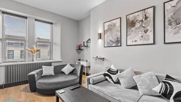 Luxury Apartment, Private Bathroom (Holyrood) | Lounge