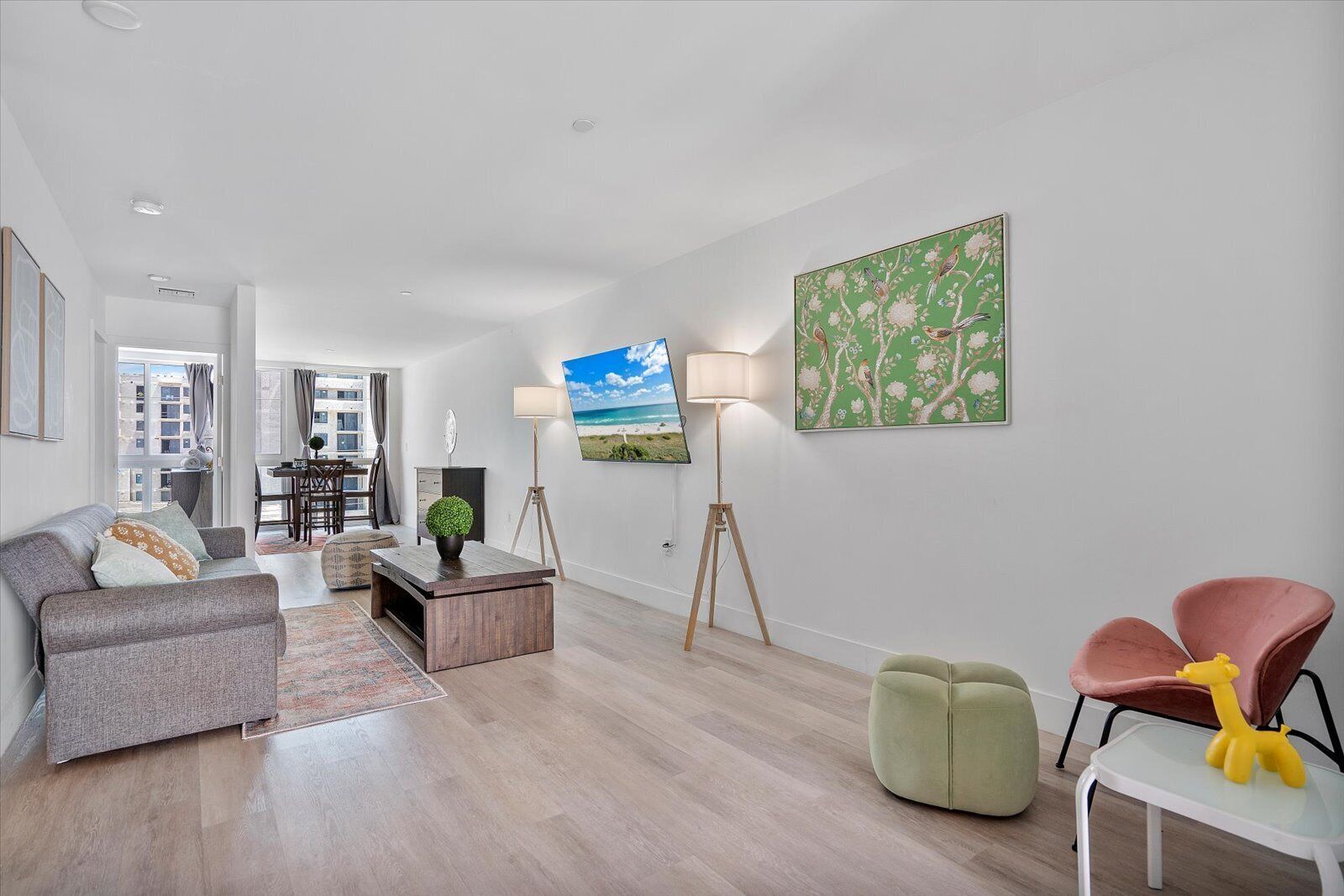 Cozy 2 BDR with Pool