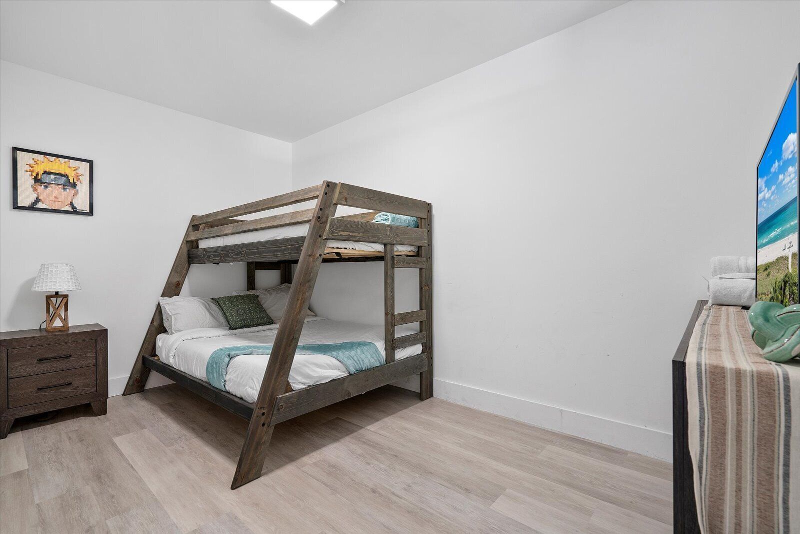 Cozy 2 BDR with Pool