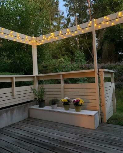 Between Arlanda and Stockholm city 20 min. Idyllic and quiet