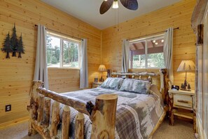4 bedrooms, free WiFi, bed sheets - STUNNING Deck Views of Mountain Valley & Near Zion/Bryce, Sleeps 8 (Duck Creek Village)