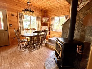 Dining - STUNNING Deck Views of Mountain Valley & Near Zion/Bryce, Sleeps 8 (Duck Creek Village)