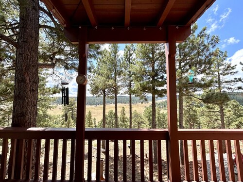 STUNNING Deck Views of Mountain Valley & Near Zion/Bryce, Sleeps 8