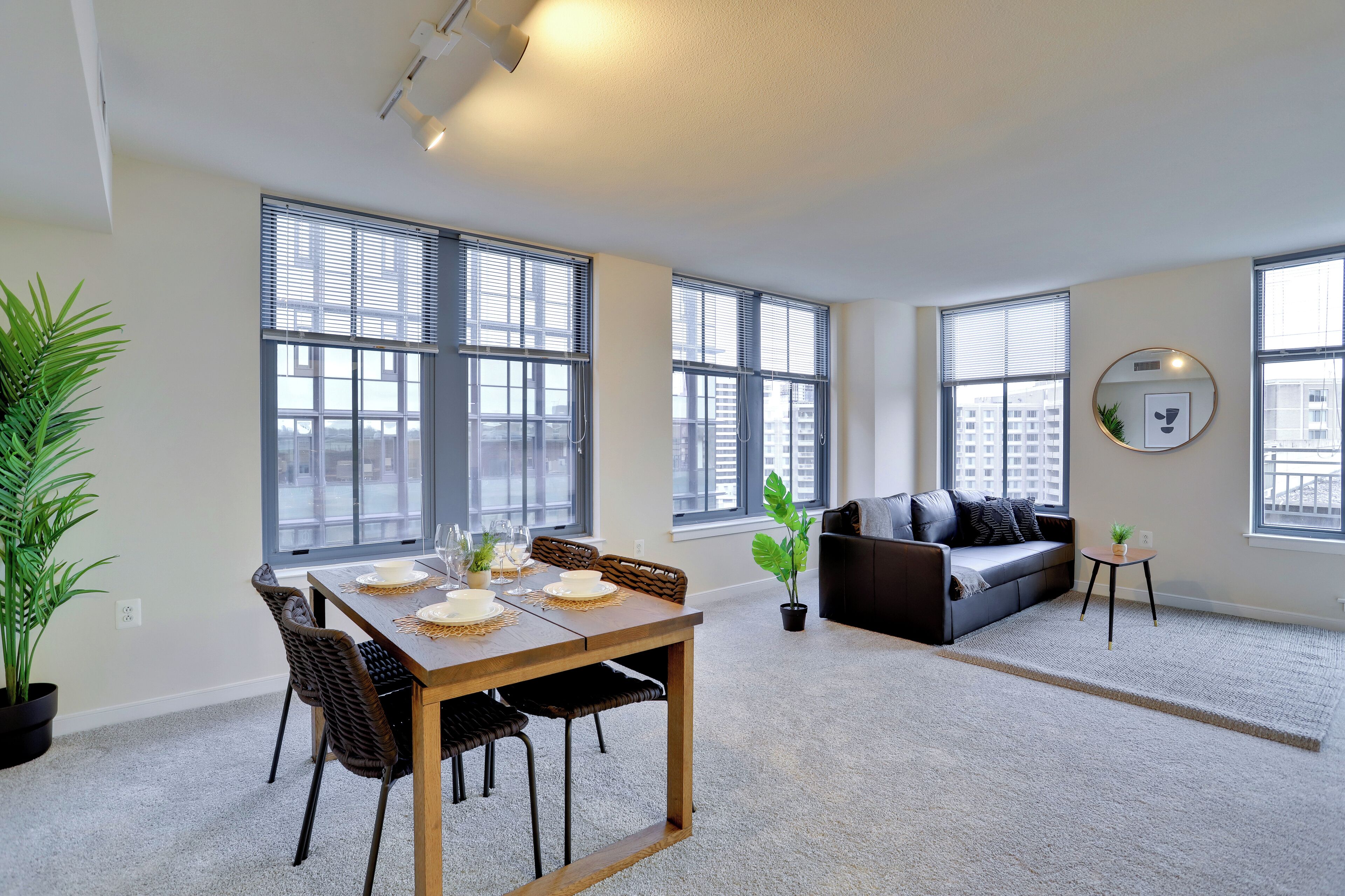 Comfort Apartment, 2 Bedrooms, City View | In-room dining