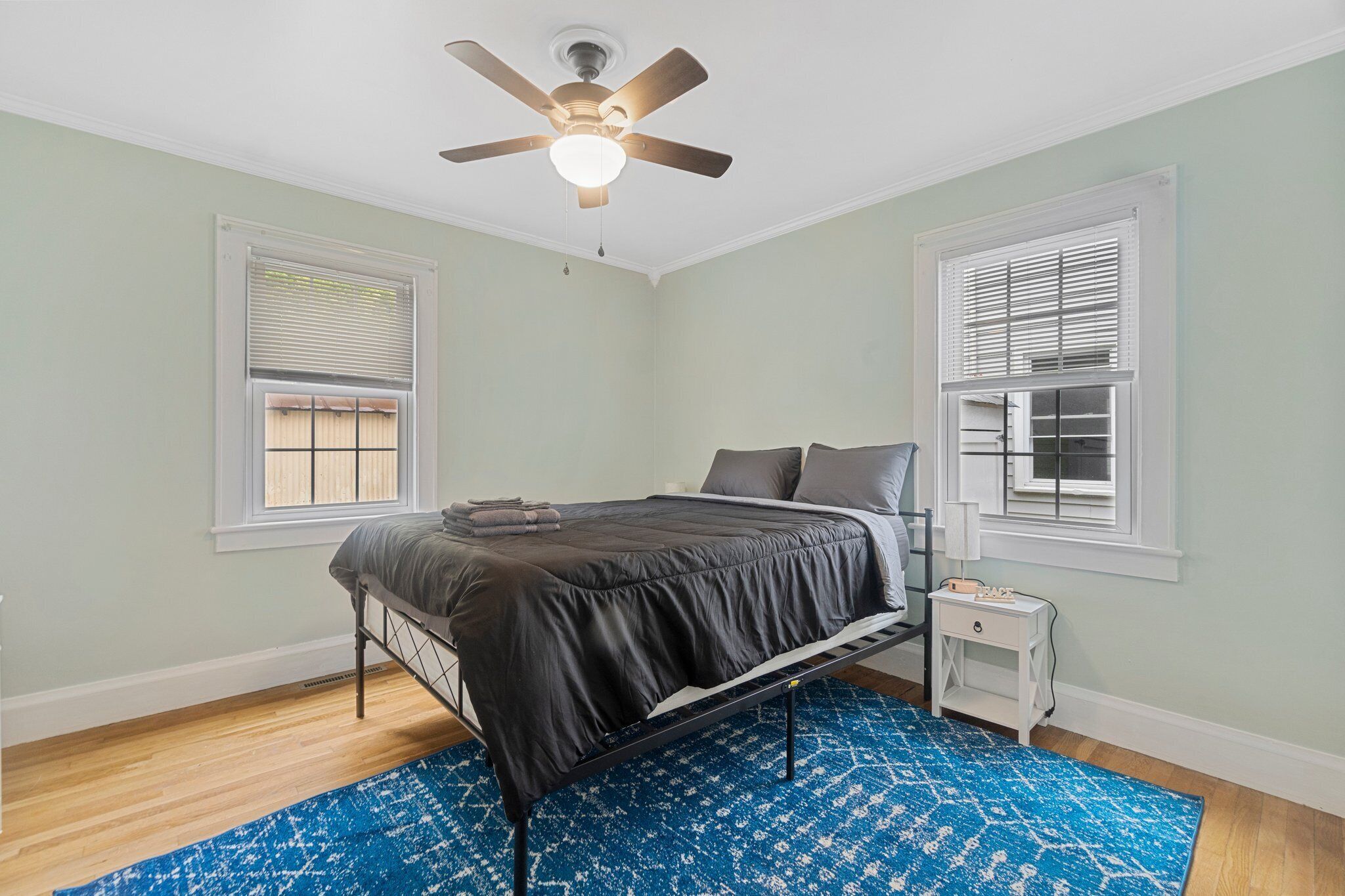 Trini Cottage with Spacious 3BR, Deck and Workspace