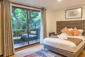 Deluxe Double Room | In-room safe, laptop workspace, iron/ironing board, free WiFi - Casa Castillo (Mexico City)