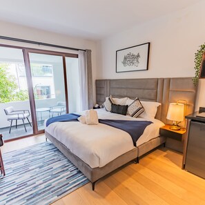 Deluxe Double Room | In-room safe, laptop workspace, iron/ironing board, free WiFi - Casa Castillo (Mexico City)