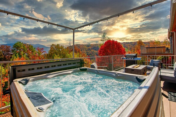 Terrace/patio - "Amazing Mt.Leconte views/Firepit/Hot Tub" (Gatlinburg)