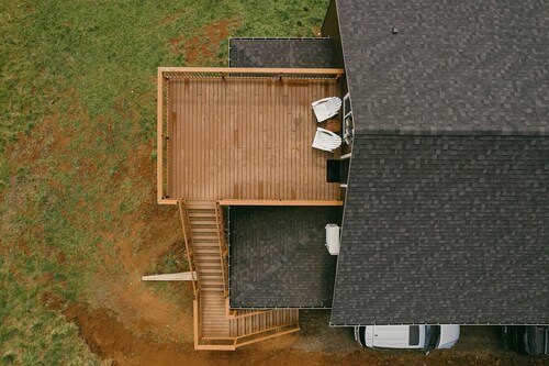 Private Loft Apartment with a deck and beautiful view!