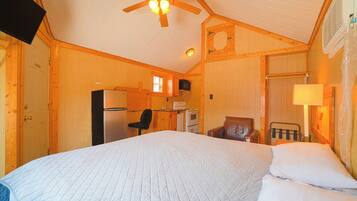 مكتب وواي فاي مجانًا وملاءات أسرّة