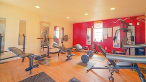 Fitness facility - Grand Eagle Ford Lodge & Rv Park Tilden (Tilden)