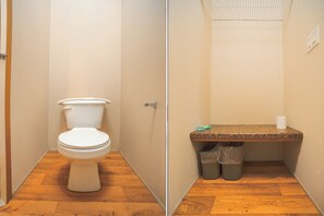 Room, 1 King Bed | Bathroom