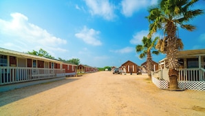 Limited parking - Grand Eagle Ford Lodge & Rv Park Tilden (Tilden)