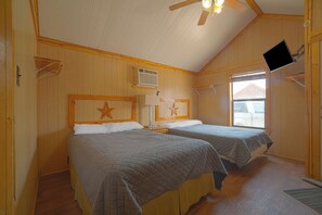 Kamer, 2 queensize bedden, kitchenette | Een bureau, gratis wifi, beddengoed