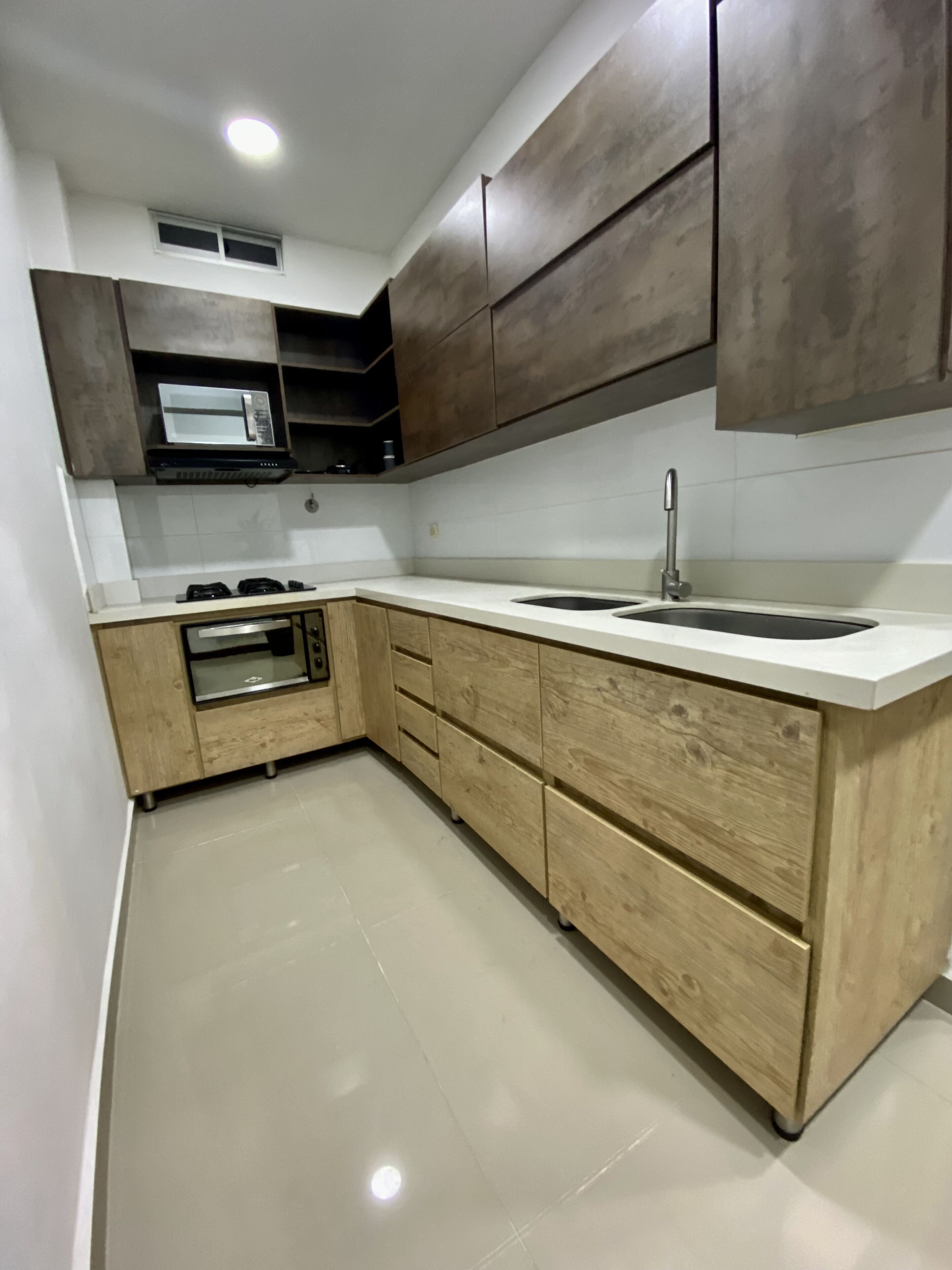 Modern 8 Bedroom Home in Laureles