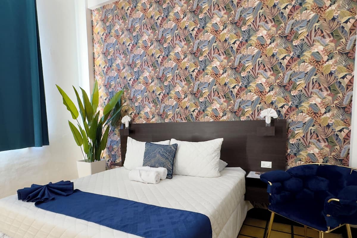 Basic Single Room | Premium bedding, individually decorated, individually furnished, desk