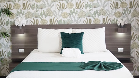 Basic Single Room | Premium bedding, individually decorated, individually furnished, desk