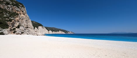 Beach nearby, sun loungers, beach towels