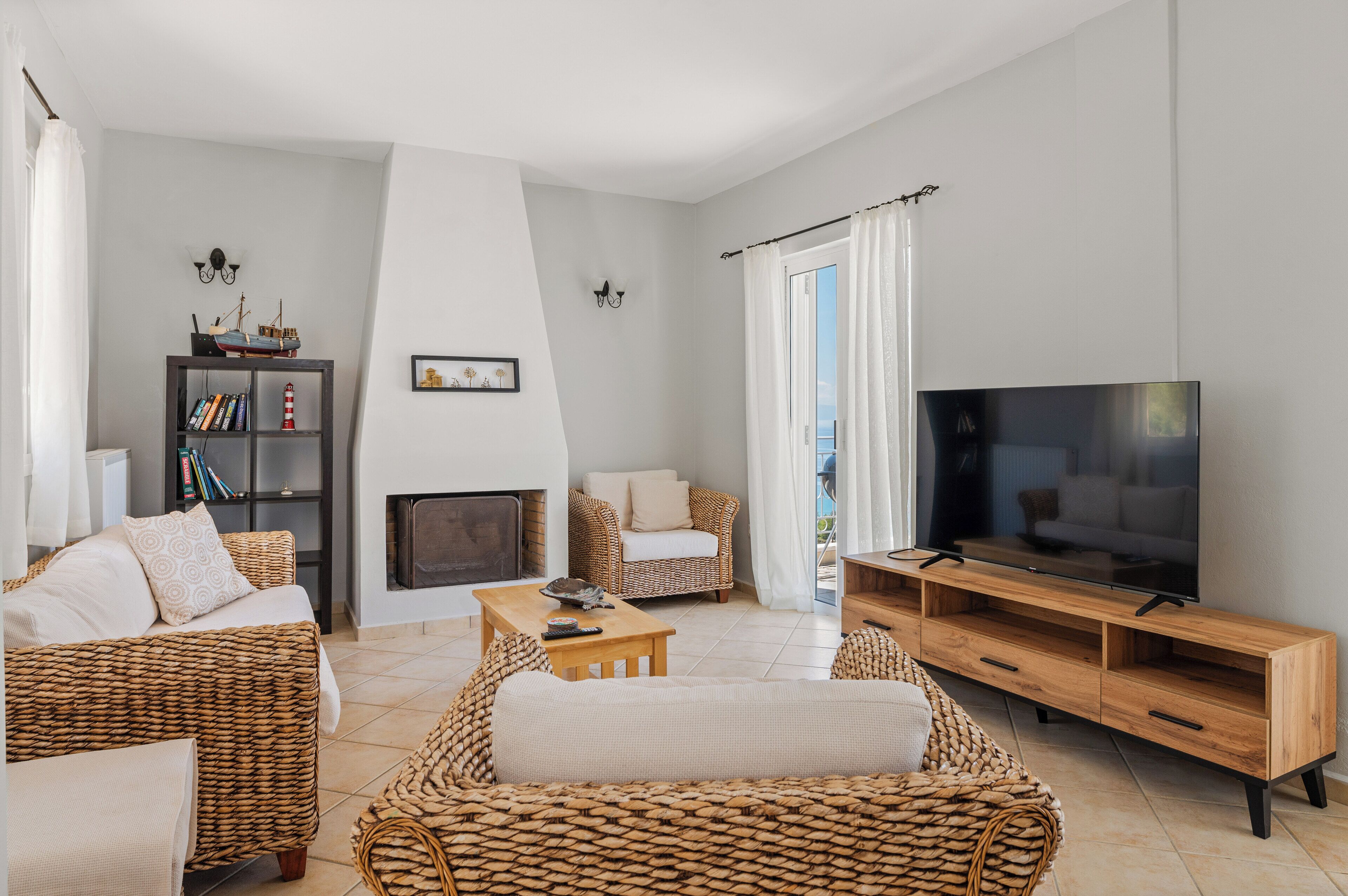 Smart-TV, Kamin, Bücher