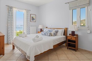 4 bedrooms, in-room safe, desk, iron/ironing board