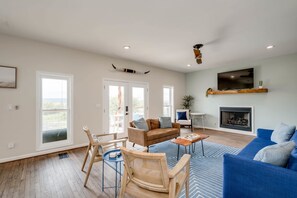 TV, fireplace, offices