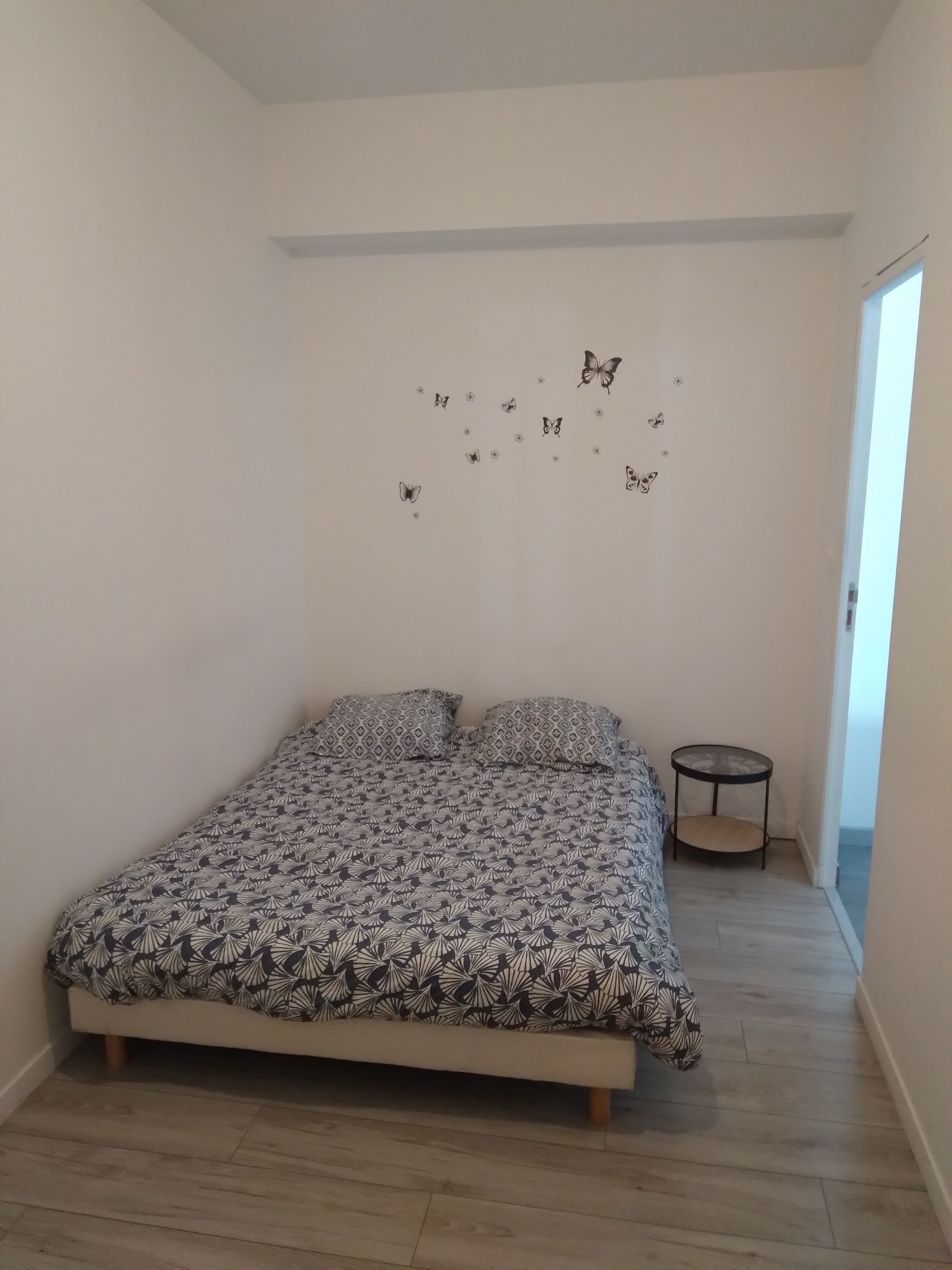 1 dormitorio, cuna de viaje, wifi gratis y ropa de cama