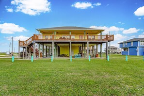 Children's area - A Tequila Sunrise - a 4 bedroom 2 bath home that sleeps 12. (Crystal Beach)