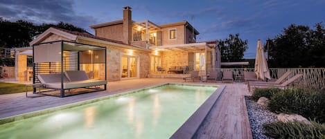 Piscine extérieure, piscine chauffée