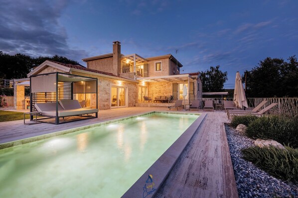 Outdoor pool, a heated pool