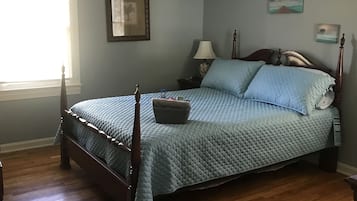 3 bedrooms, desk, iron/ironing board, free WiFi