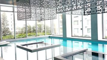 Alberca techada y alberca climatizada