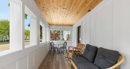 3-bed /2 bath Suite in Downtown Saugatuck
