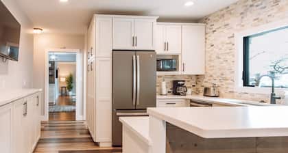 3-bed /2 bath Suite in Downtown Saugatuck