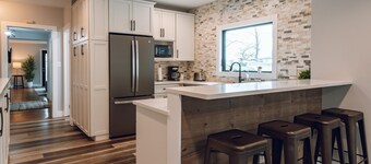 3-bed /2 bath Suite in Downtown Saugatuck