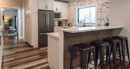 3-bed /2 bath Suite in Downtown Saugatuck