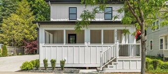 Perfect 2-Bedroom Suite in Downtown Saugatuck! (Upper Level Unit)