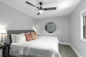 2 bedrooms, free WiFi, bed sheets - Perfect 2-Bedroom Suite in Downtown Saugatuck! (Upper Level Unit) (Saugatuck)