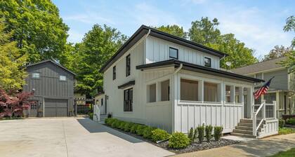Studio in Downtown (Haven Suites · Saugatuck)