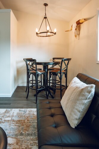 Stylish 1-bedroom Suite in Downtown Saugatuck