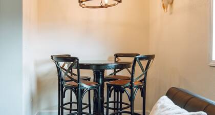 Stylish 1-bedroom Suite in Downtown Saugatuck