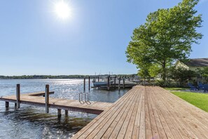 Marina - Spacious 5BR, 3BA Waterfront Home w/Fenced Backyard & Private Boat Dock (Saugatuck)