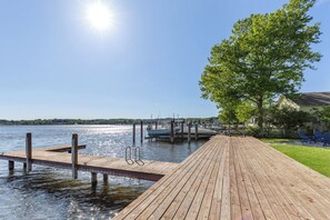 Marina - Spacious 5BR, 3BA Waterfront Home w/Fenced Backyard & Private Boat Dock (Saugatuck)