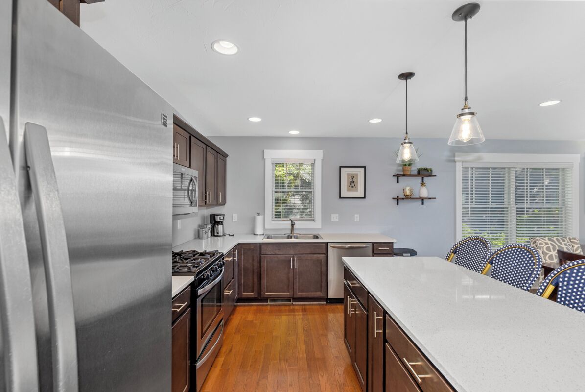 Køleskab, mikrobølgeovn, ovn, kogeplade