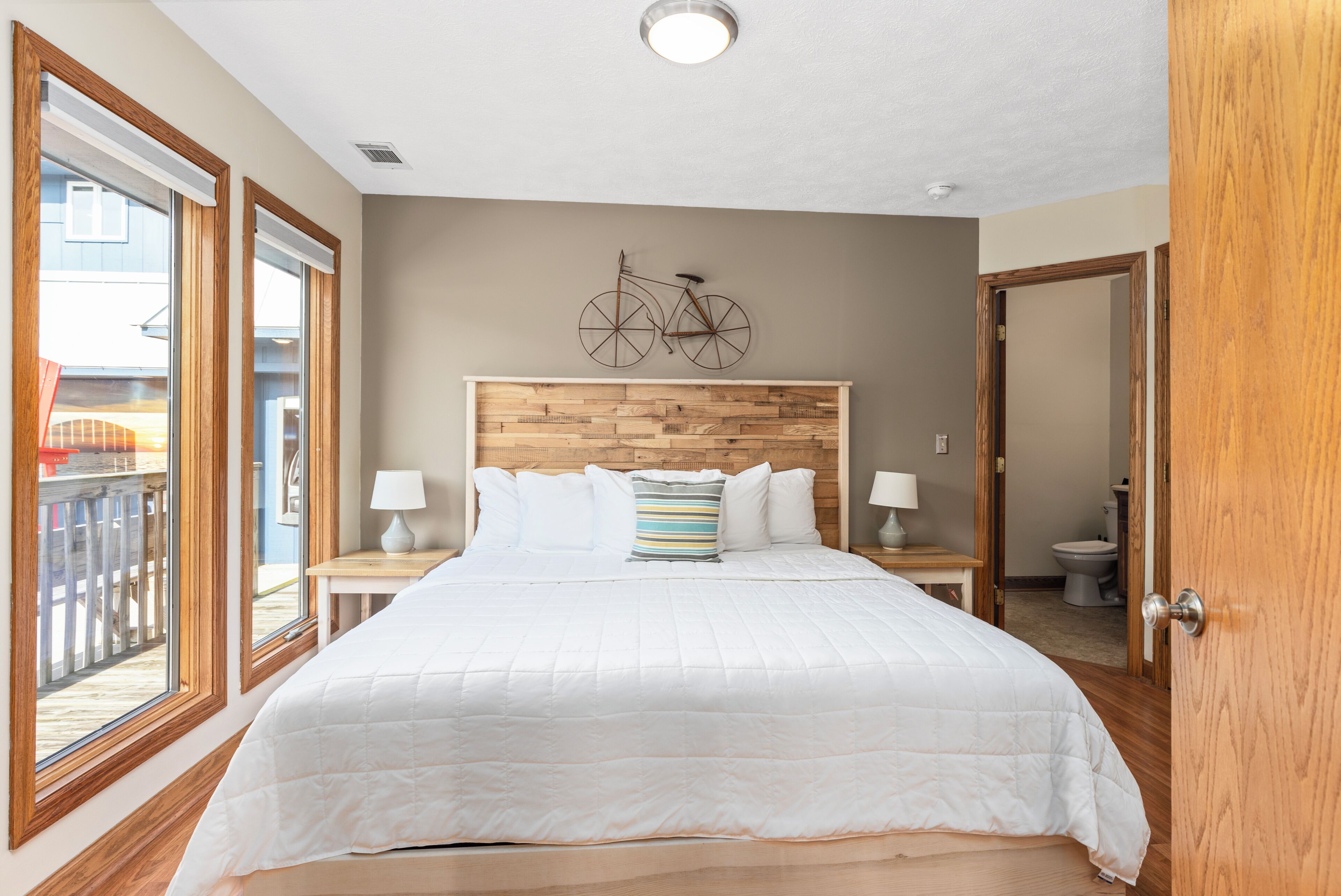 1 bedroom, iron/ironing board, internet, bed sheets