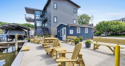 Waterfront Unit w/ Great River Views! Welcome to the Star Studio at Paddlewheel Properties! Located along the Kalamazoo River, Downtown Saugatuck!
