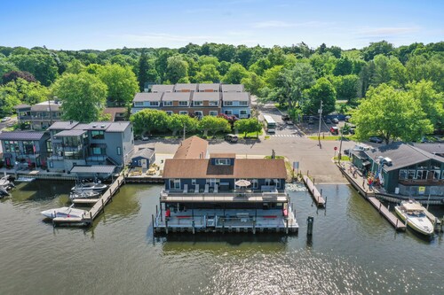 Waterfront Unit w/ Great River Views! Welcome to the Star Studio at Paddlewheel Properties! Located along the Kalamazoo River, Downtown Saugatuck!